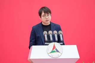 我是国际传媒学院2021级广告学专业董凝希同学的父亲
